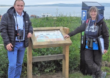 Environment Minister George Eustice MP with Sue Sayer CSGRT and Seal Alliance sign